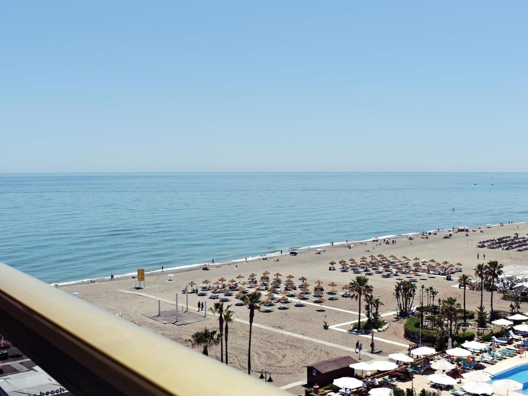 Luminoso apartamento de 3 dormitorios a pie de playa en Torremolinos Exterior foto
